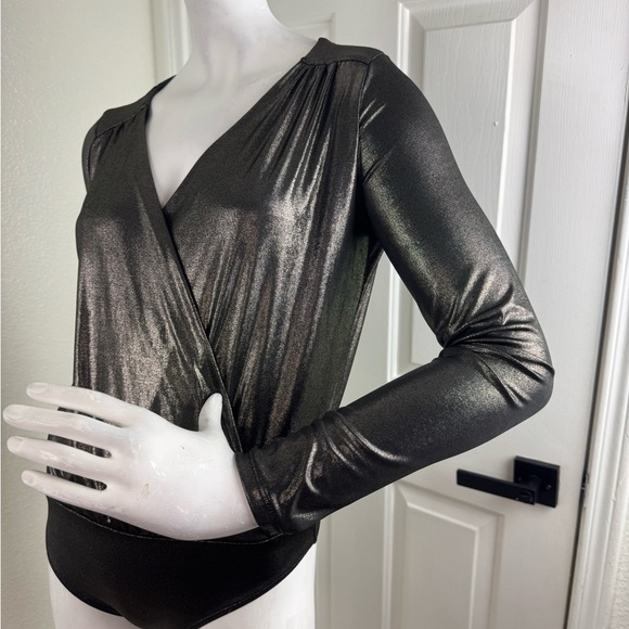 Express Womens Gold Metallic V-Neck Long Sleeve Bodysuit Top Size XSmall. #361 - Picture 3 of 12